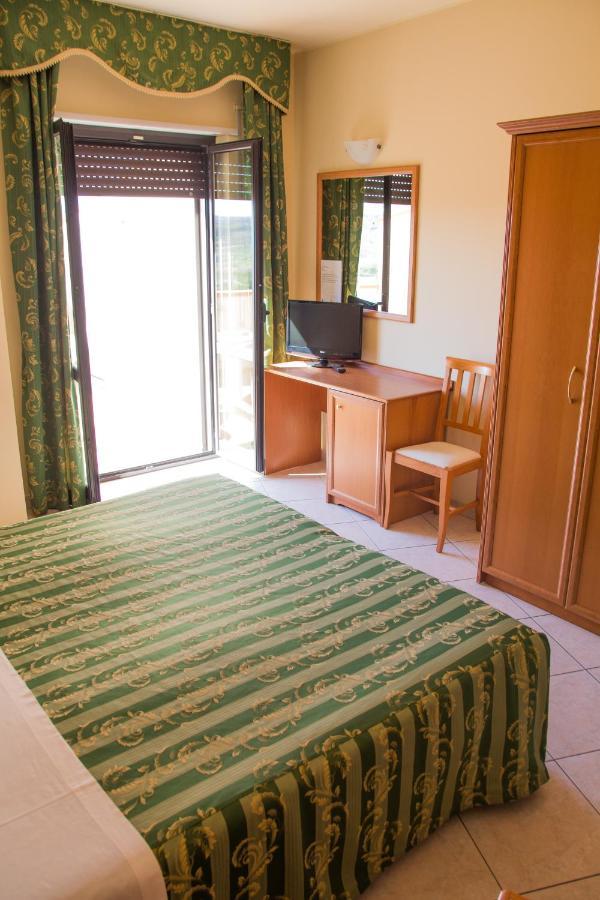 Hotel San Giorgio 圣尼科拉阿尔切拉 外观 照片